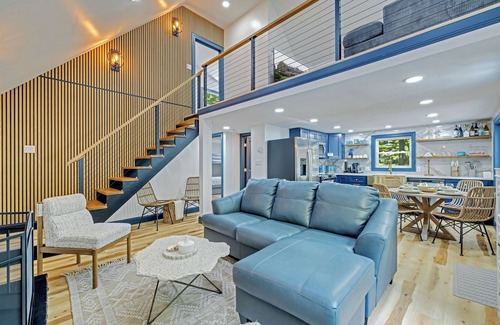 Briar Crest Woods House | Charming/Lake/Kayak/Firepit/Hot tub/Pets