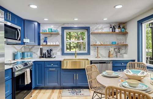 Briar Crest Woods House | Charming/Lake/Kayak/Firepit/Hot tub/Pets