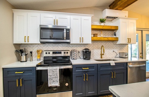 Dixieland House | Charming lakefront home minutes from downtown Lakeland!