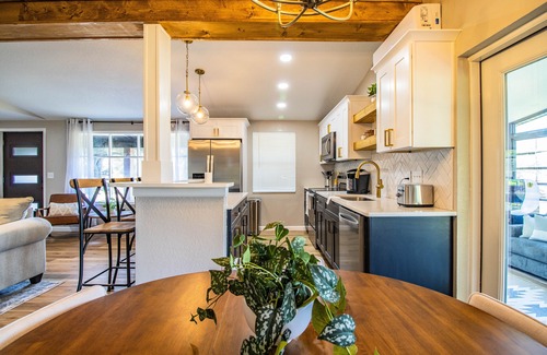 Dixieland House | Charming lakefront home minutes from downtown Lakeland!