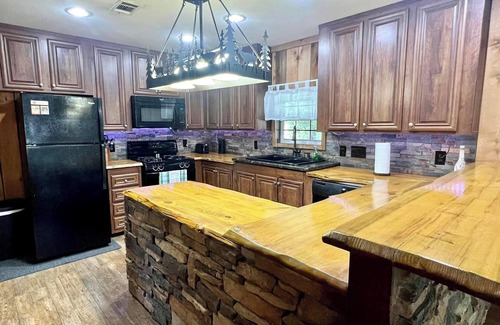 Edwards Cabin | Charming Lakeside 2-Bedroom Cabin with Pool and Firepit in Peaceful Edwards, MS