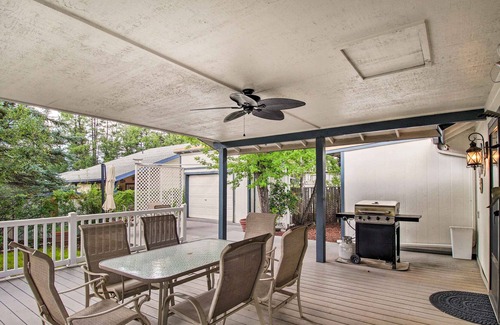 Pinetop-Lakeside Cottage | Charming Lakeside Cottage w/ Patio + Grill!