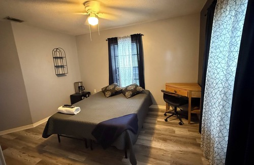 Port Malabar Bed & Breakfast | Charming Latin family room for 1 Guest