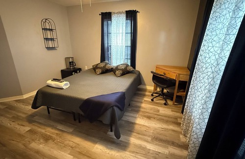 Port Malabar Bed & Breakfast | Charming Latin family room for 1 Guest