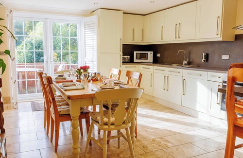 Yalding Cottage | Charming Lavender Cottage with Gardens, Tennis & Family Fun