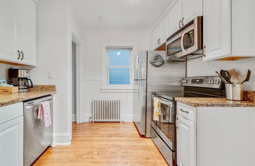 Linden Hills House | Charming Linden Hills Bungalow Close to Everything