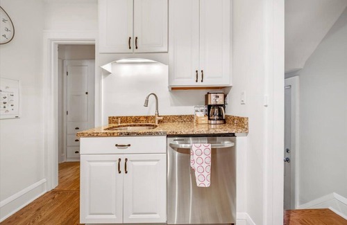 Linden Hills House | Charming Linden Hills Bungalow Close to Everything