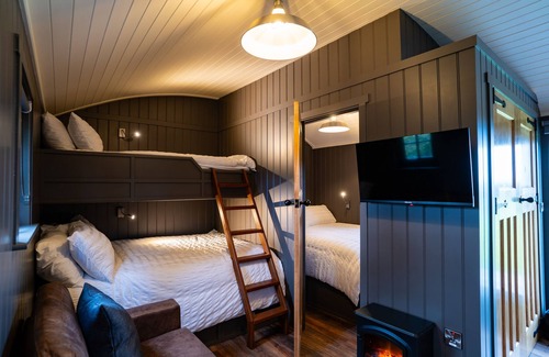 Limavady Cabin | Charming Lodge in Limavady, Sleeps 5 with Parking