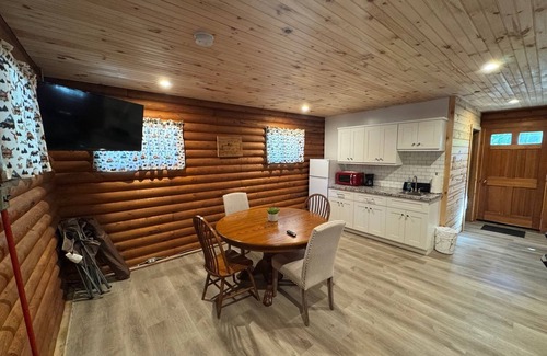Cambridge Cabin | Charming log cabin on back country road with peace, quiet, all amenities of home