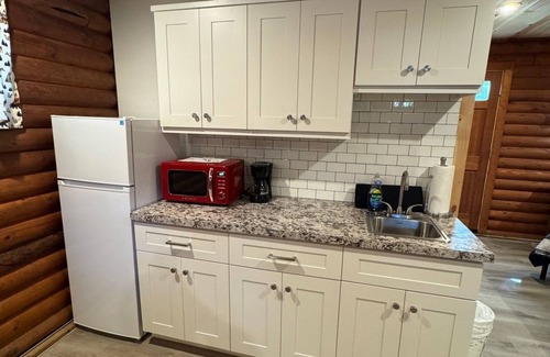 Cambridge Cabin | Charming log cabin on back country road with peace, quiet, all amenities of home
