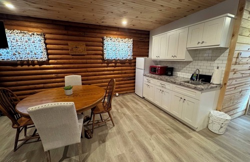 Cambridge Cabin | Charming log cabin on back country road with peace, quiet, all amenities of home