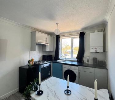 Thamesmead Apartment | Charming London Apartment Retreat