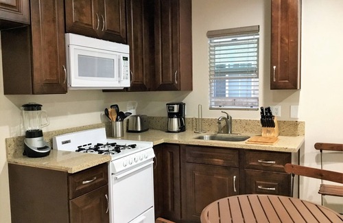 Lake Balboa House | Charming, Lovely & Unique!