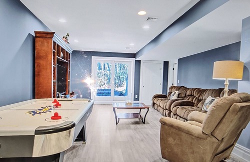 Wall Township House | Charming lower level home rental 3 rooms, 3 beds close to Belmar Beach