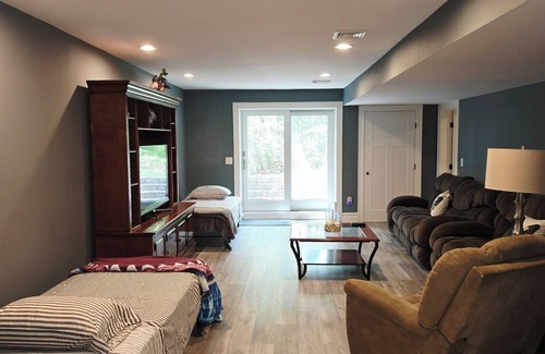 Wall Township House | Charming lower level home rental 3 rooms, 3 beds close to Belmar Beach