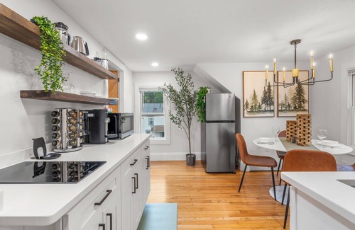 Manchester Apartment | Charming Luxury 1BR Near Downtown. Dog Friendly!