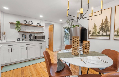 Manchester Apartment | Charming Luxury 1BR Near Downtown. Dog Friendly!