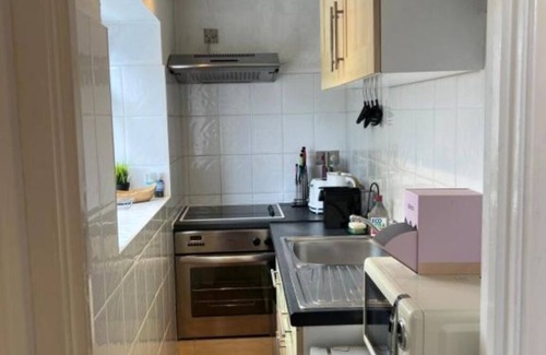 East Putney Apartment | Charming Maisonette Studio Flat in the Heart of Putney