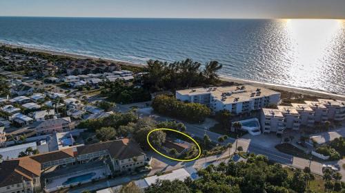 Englewood House | Charming Manasota Key duplex with beach access