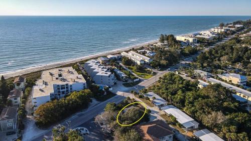 Englewood House | Charming Manasota Key duplex with beach access