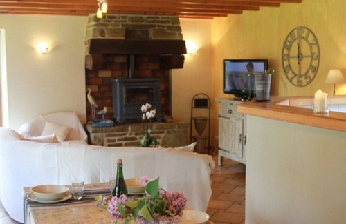 Cleden-Poher Cottage | Charming Manoir du Ster gîte with heated indoor swimming pool