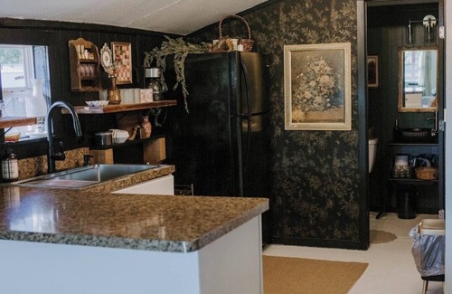Red Oak House | Charming micro barn offering a cozy retreat! 4 Acres, Sleeps 6, pet friendly.