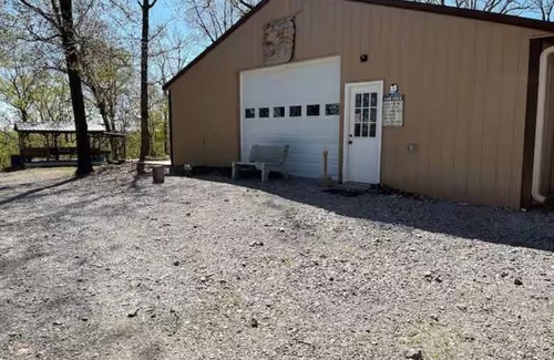 Osceola Apartment | Charming Micro Cabin near Truman Lake in the Ozarks!