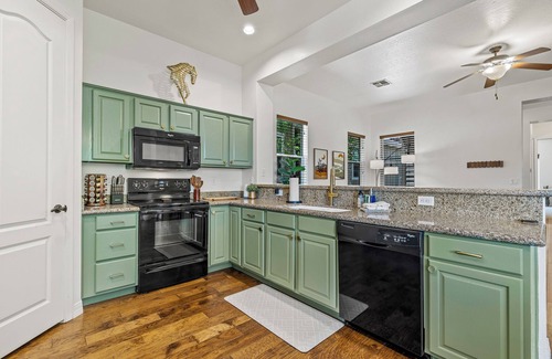 Flagstaff House | Charming Mid-Century Modern 2bd/2ba with Gas Fireplace- 5 min to downtown