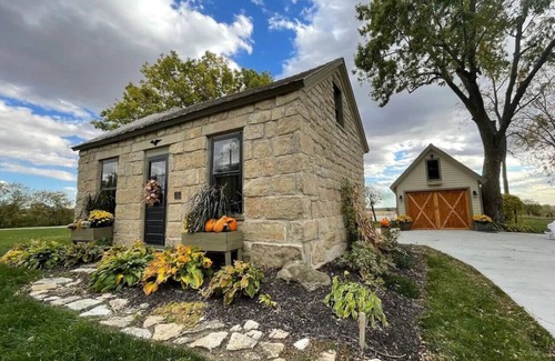 Pella House | Charming, modern and cozy HISTORIC DUTCH retreat on the bike path