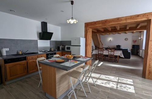 Puyreaux Cottage | *Charming Modern Cottage in Peaceful Village, Baby-Friendly, Wi-Fi, BBQ, Close to Cultural Sites*