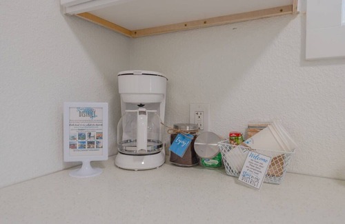 Coos Bay Cottage | Charming Modern Cottage, Downtown @pinpointstays