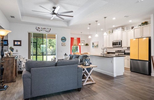 Indian Trails House | Charming Modern Family Home