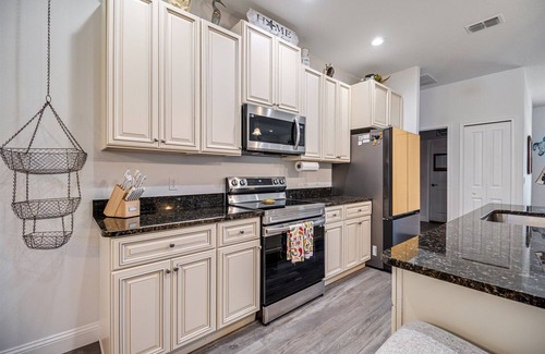 Indian Trails House | Charming Modern Family Home