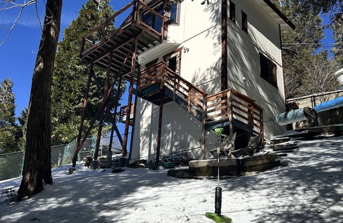 Crestline Cottage | Charming Mountain Cottage. Crestline, CA. Pet-Friendly with Huge Backyard.