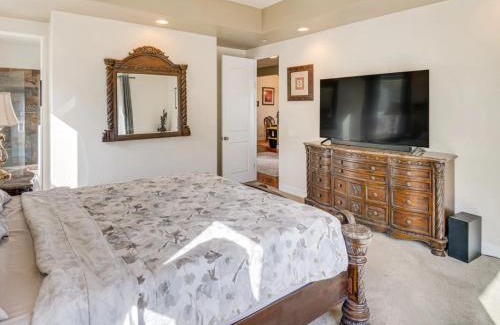 Thousand Oaks House | Charming Mountain Retreat in enjoyable Newbury Park with AC, WiFi