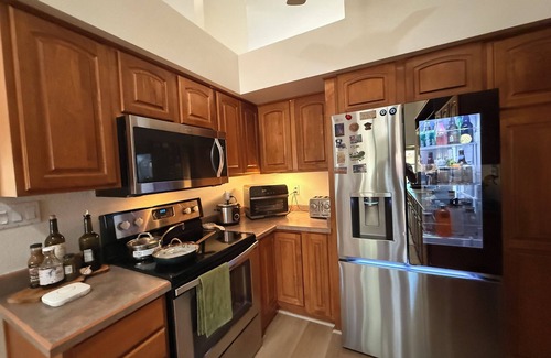 Equestrian Custom Estates House | Charming new stylish luxury Master room in sunny Phoenix with shared kitchen