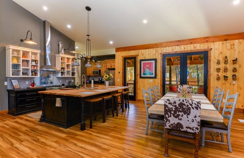 Munds Park House | CHARMING Newly Constructed “ CABIN IN THE WOODS” tucked into the trees 🌲