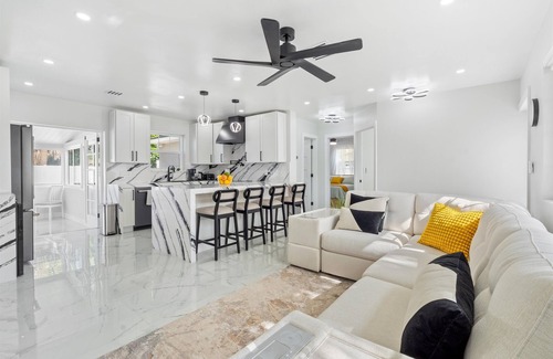 Southside House | Charming, newly remodeled 3-bedroom house in West Palm Beach, near water.n