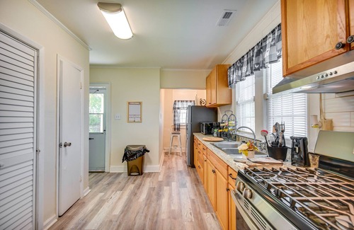 Newport News Cottage | Charming Newport News Cottage < 1 Mi to Ocean!