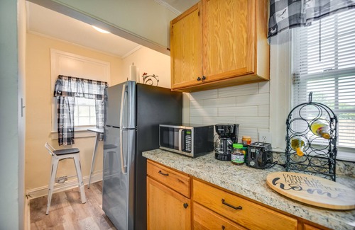 Newport News Cottage | Charming Newport News Cottage < 1 Mi to Ocean!