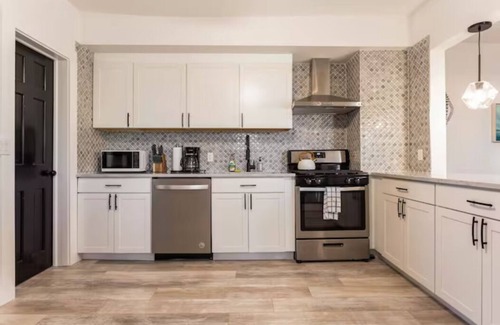 Greenport House | Charming Northfork Townhouse- walk to all