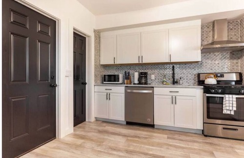 Greenport House | Charming Northfork Townhouse- walk to all