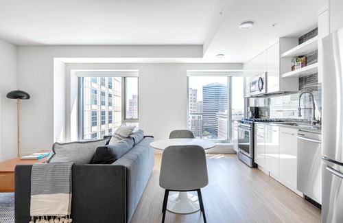 Downtown Oakland Apartment | Charming Oakland 1BR w/AC, W/D, Sky Deck, next to BART, by Blueground