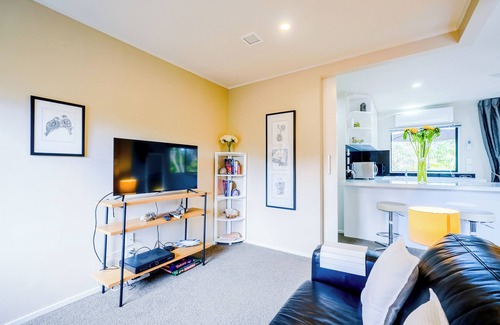 Greenhithe House | Charming one bedroom Guest House Retreat