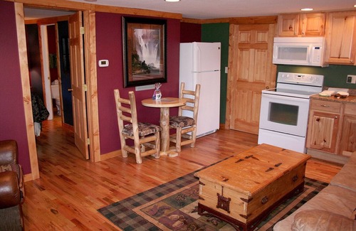 Estes Park Ski Chalet | Charming one bedroom Chalet with gas fireplace