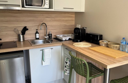 Lentilly Apartment | Charming outbuilding