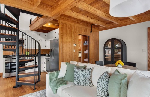 Rosemary Beach Cottage | Charming Pied-et-Terre-1- Minute to the Beach and Pool