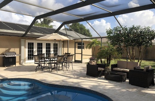 West Palm Beach House | Charming private pool home 3br/2 bath
