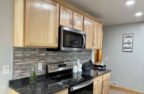 St. Anthony House | Charming, Private , 3BR, 1Bath Main Floor Close to all action Stadiums & Sports