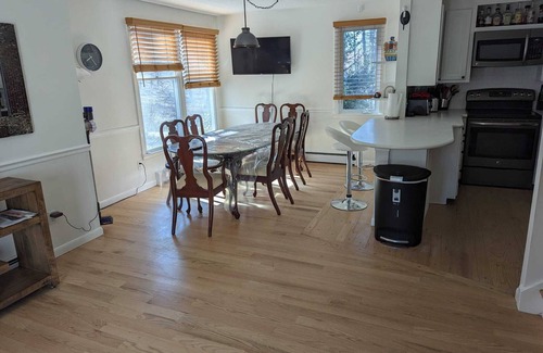 Cobalt House | Charming private home on the Connecticut River that comfortably sleeps 11 people